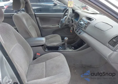 2003 Toyota Camry Le z USA, uszkodzony, nr VIN 4T1BE32K63U655864